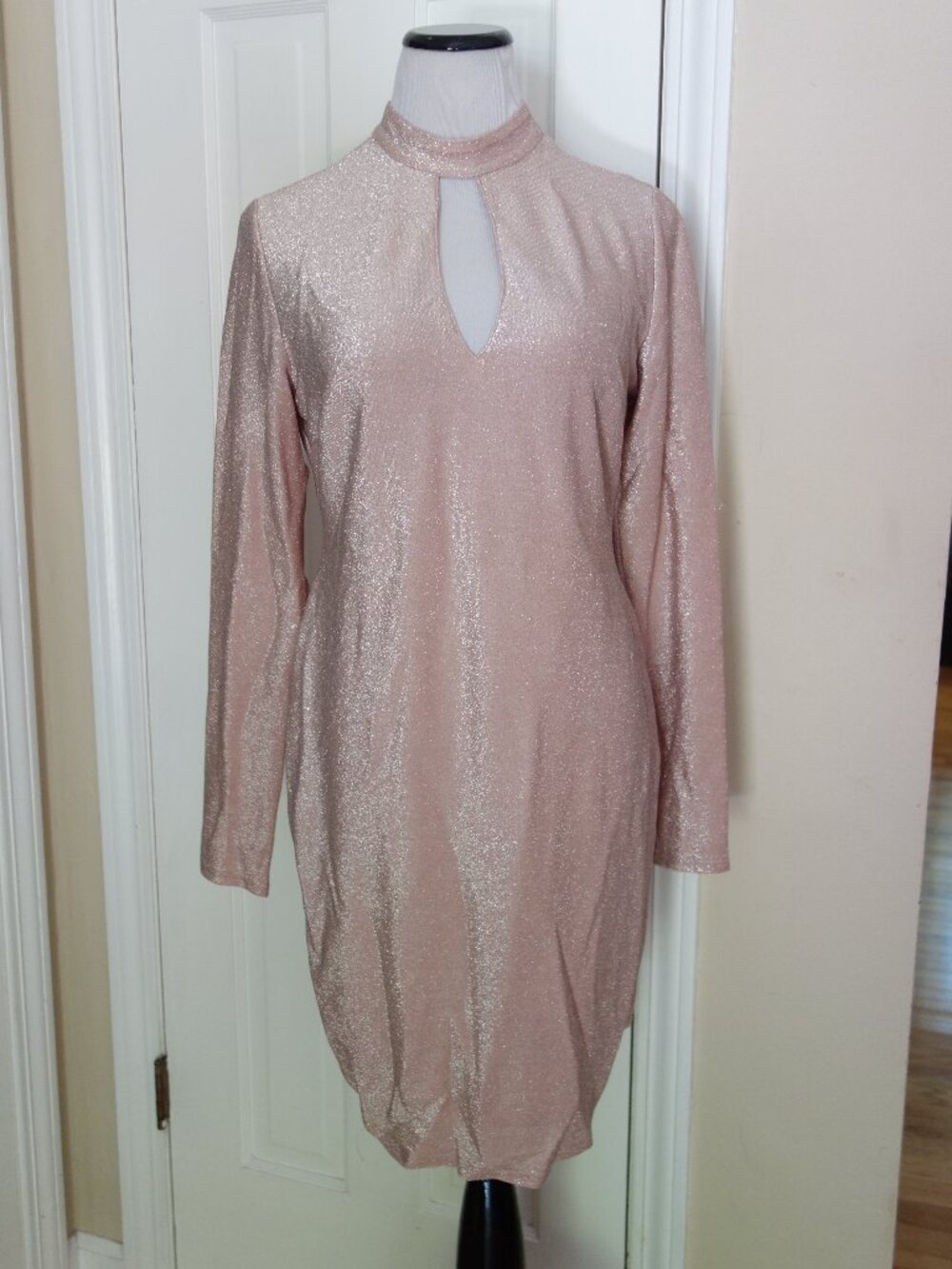 NWT FOREVER 21 Silver Pink Front Keyhole Opening Short Dress – 1X